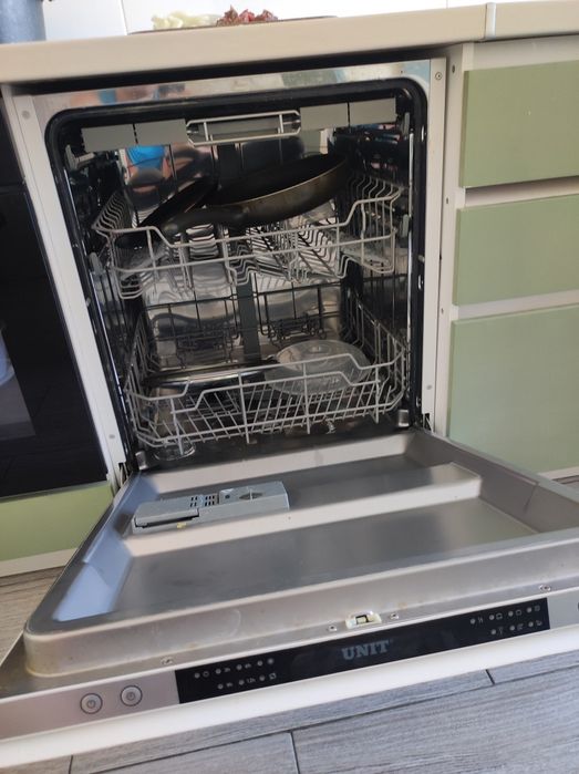 Продам посудомойку (5 мкр)