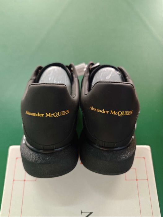 Se vinde Alexander Mcqueen
