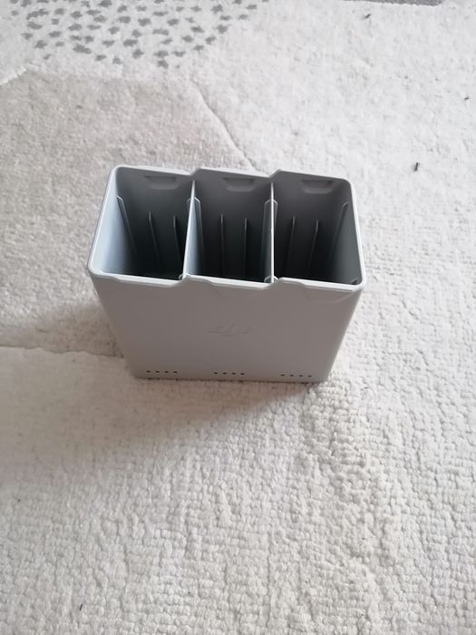 DJI Mini 3 - Ca Nouă (Doar 8 încărcări), 2 baterii+ hub de incarcare