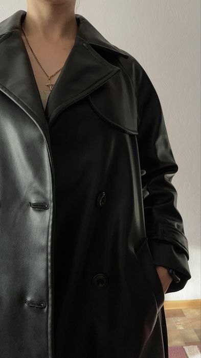 Продам стильный плащ из эко-кожи |