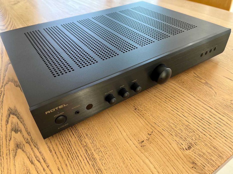 Интегриран усилвател ROTEL A10 MKII