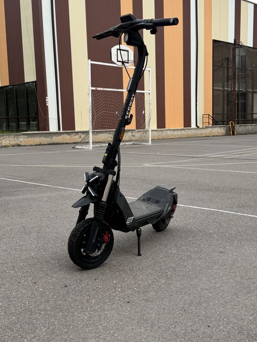 Продавам електрическа тротинетка segway ZT3 pro