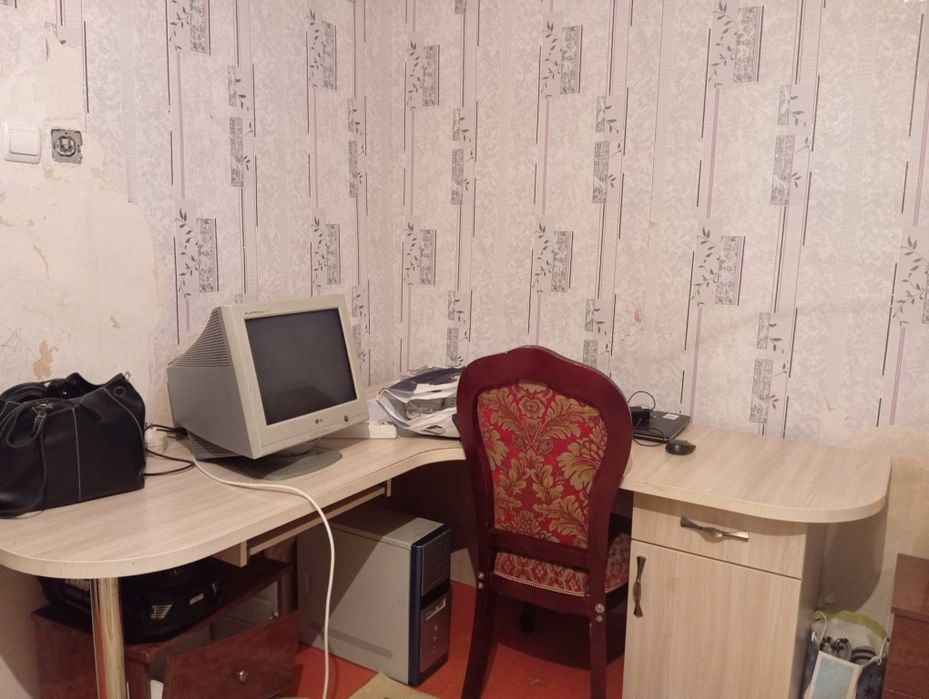 Компьютерный стол сатылады