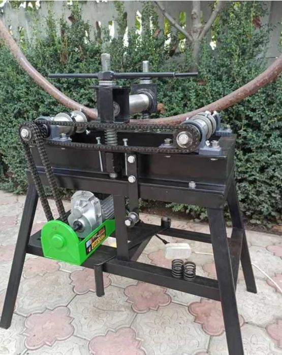 Utilaj pentru îndoit țevi, producerea porților, garduri, sere, balustrade, copertine sau alte lucrări