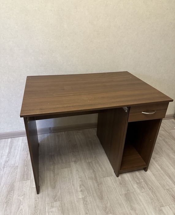 Продам компьютерный стол