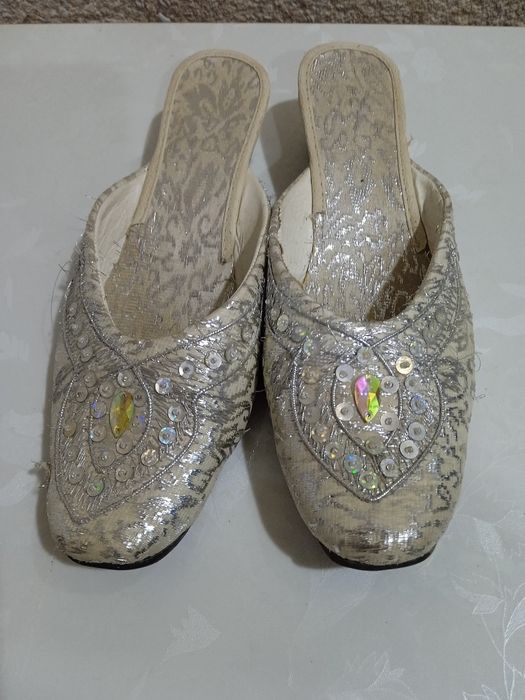 Oyoq kiym razmeri 39 40