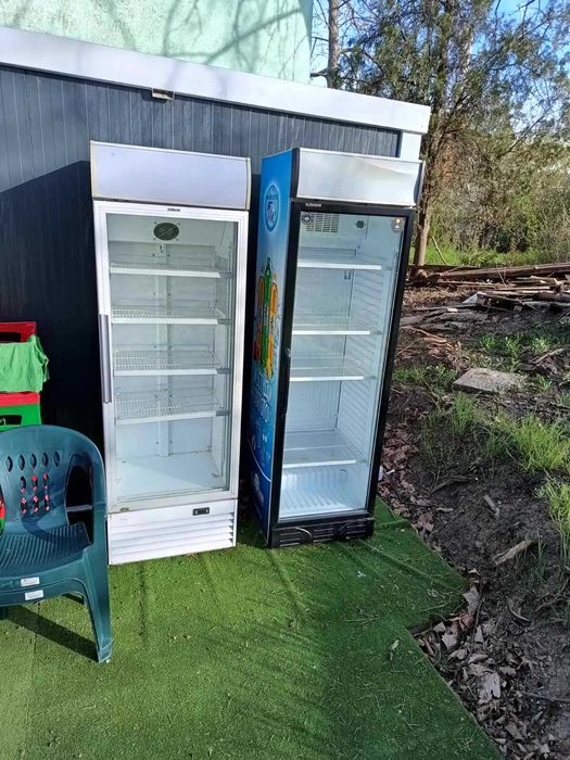 Вертикална двойна витрина