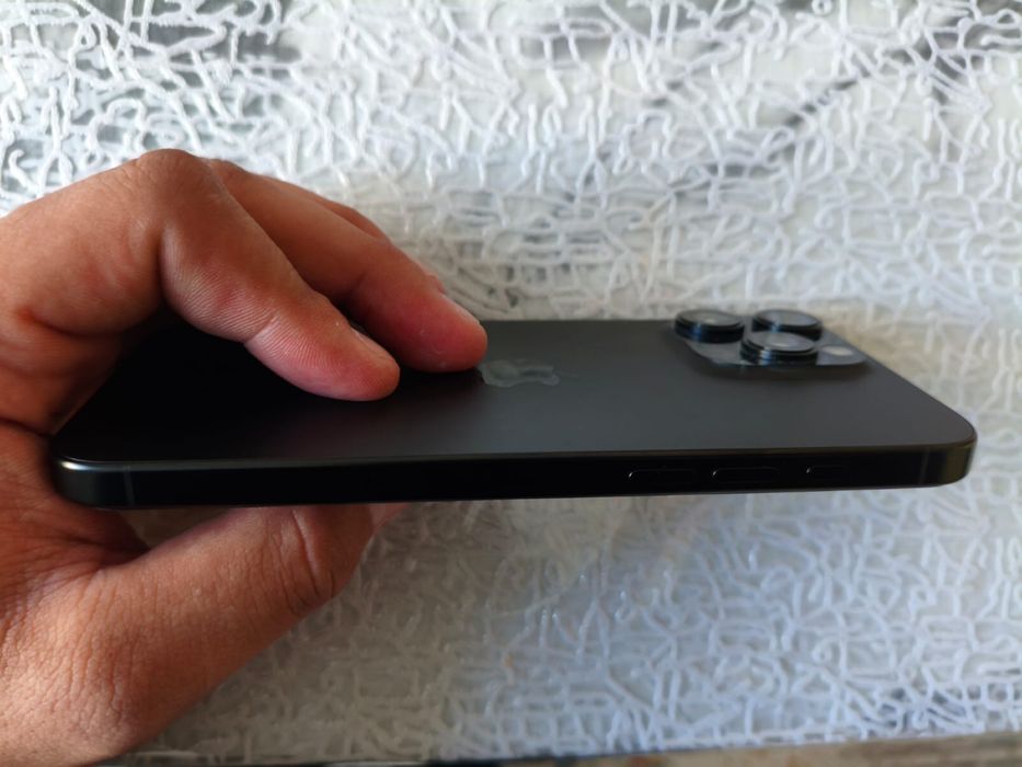 Продам айфон 16 про мах