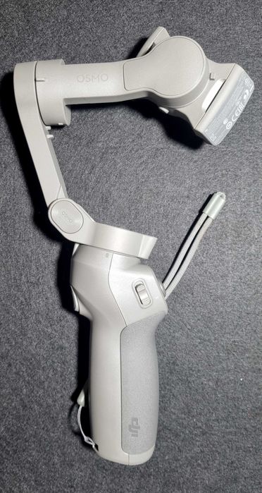 DJI Osmo Mobile 3 - Stabilizator 3 axe (X,Y,Z) - pentru mobile