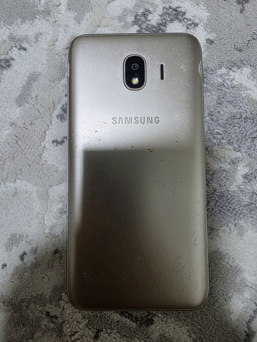 Samsung J4 32гб память