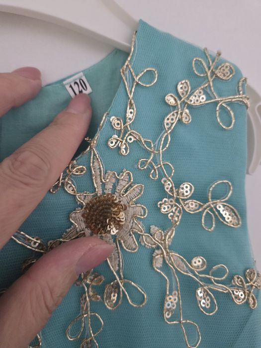 Платье на девочку бальное