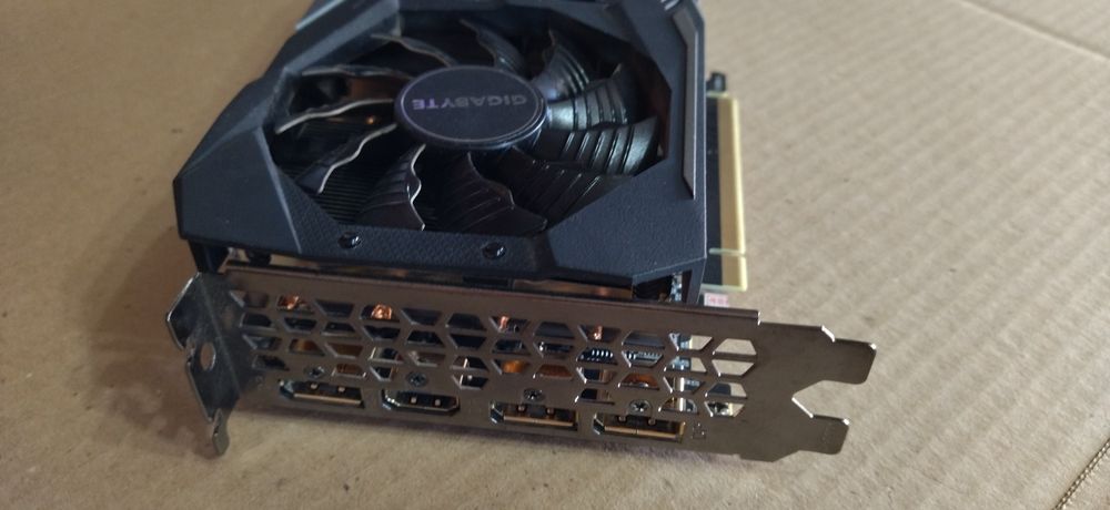 Видеокарта GeForce Gigabyte RTX 2080 super 8GB