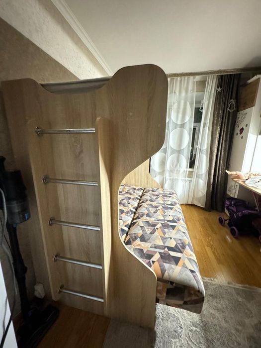 Продам двухъярусную кровать