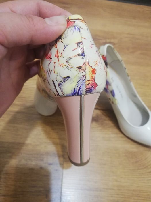 Продам туфли лакированные