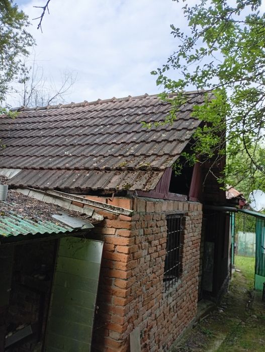 Vând casă bătrânească