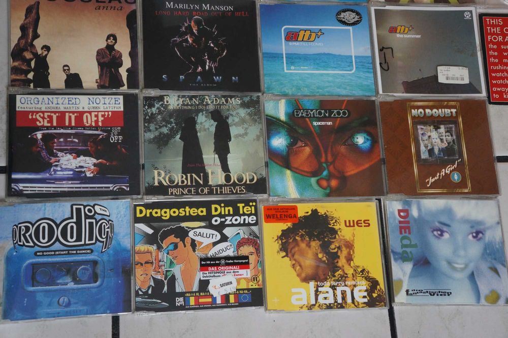 Оригинални CD макси сингли 43 бр. пакет за 10 Евро