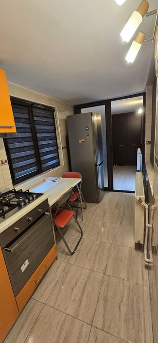 Inchiriez Apartament 2 camere,zona Piata Mare !