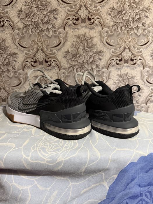 Продается оригинальные кроссовки Nike