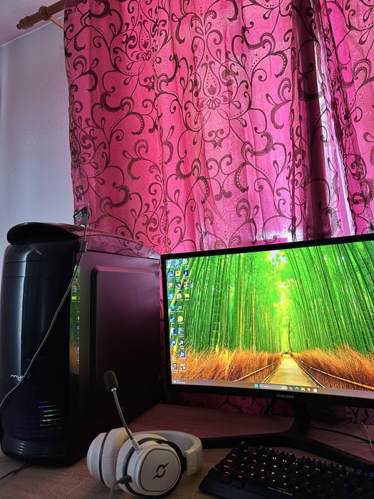 Vand pc gaming cu totul