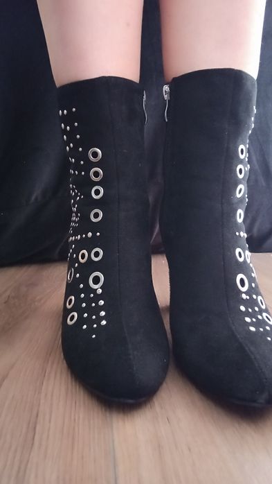 Botine înalte cu toc toamna-primavara