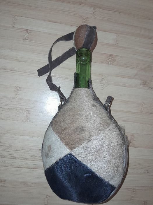 Sticla vitange anbracata an piele dimensiuni 32 cm