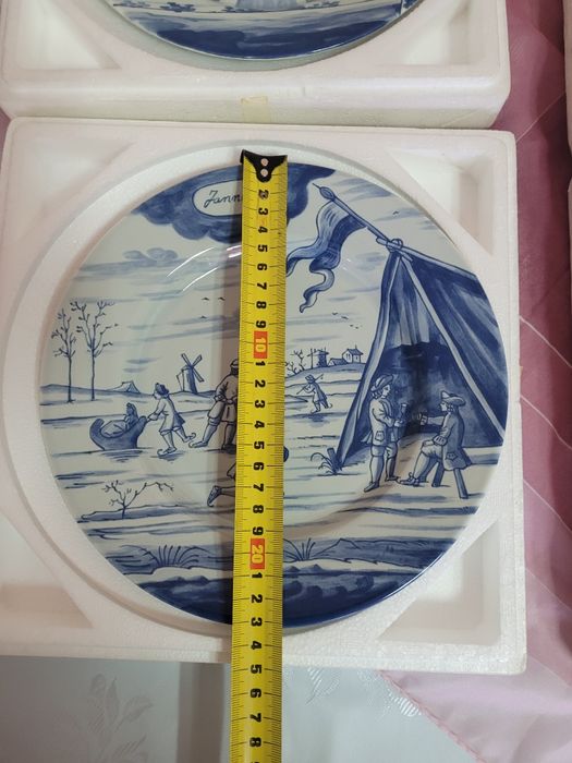 Колекционерски чинии Calendar Plate
