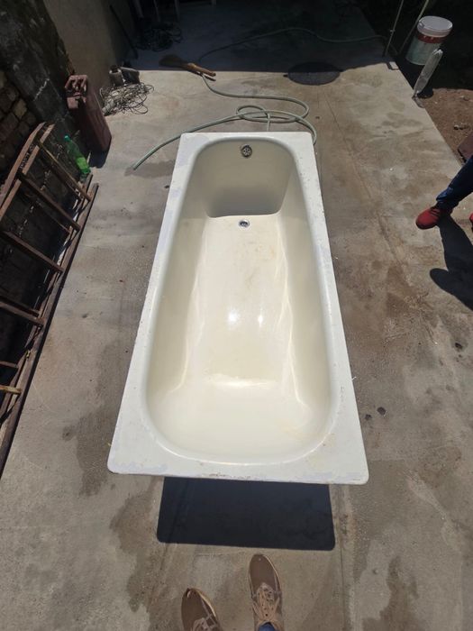 Ванна в среднем состоянии!!