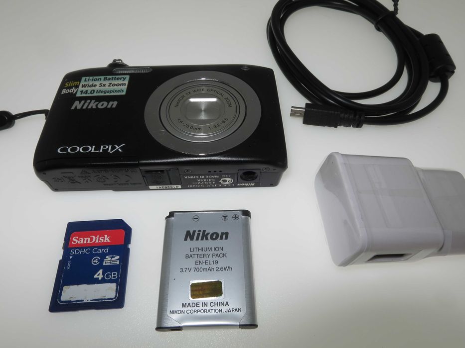 Nikon Coolpix S2600 стилен ултра компактен фотоапарат Работи Отлично