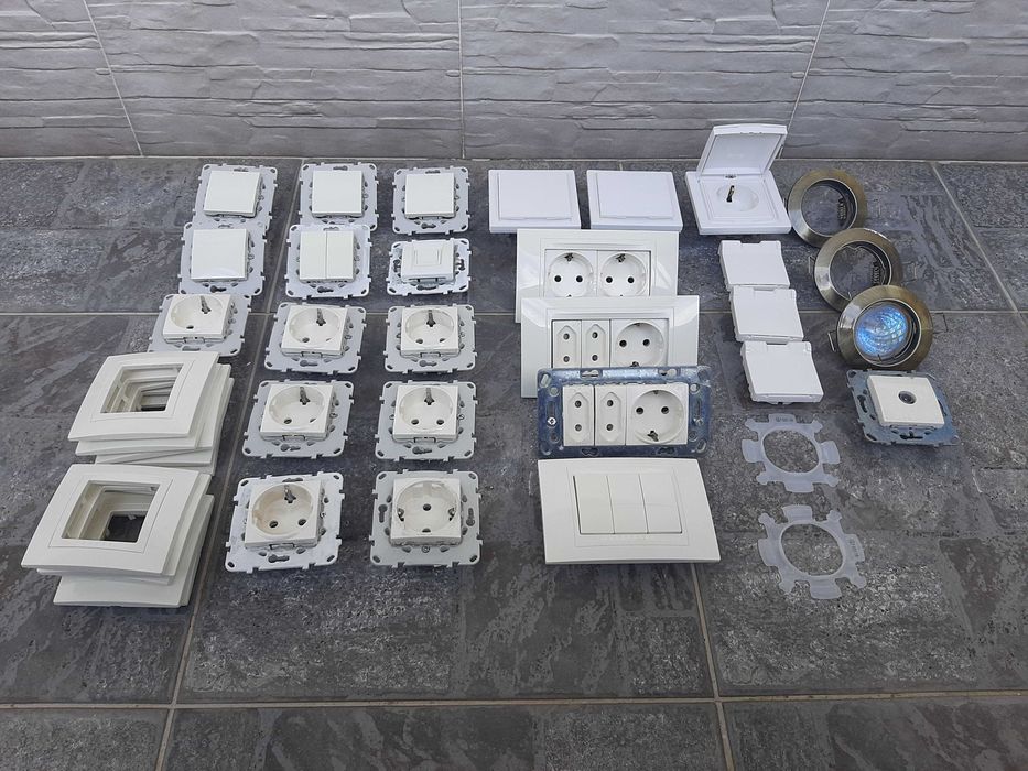 Контакти и ключове Schneider Electric Сешоар Johnson SHAVER 800 W