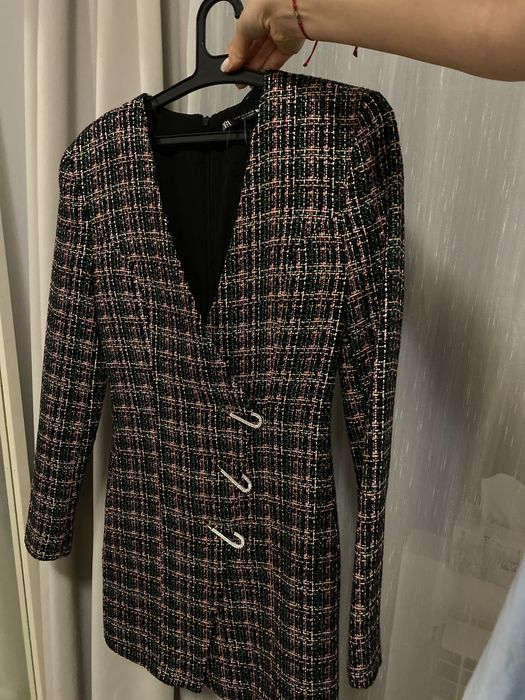 Рокля на Зара Букле.