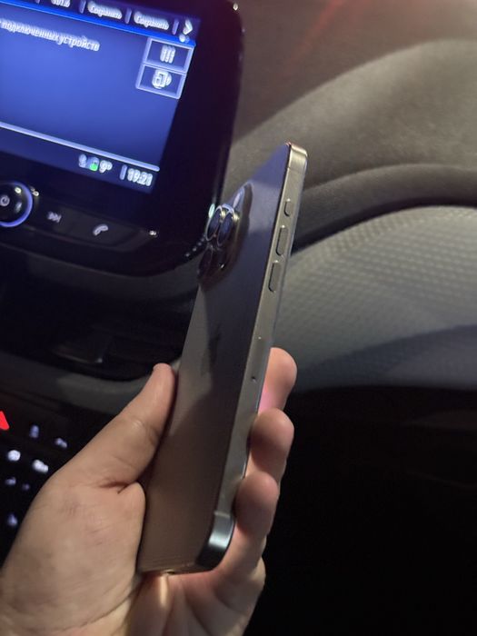 Iphone 15 pro max srocnhoo 512 733$