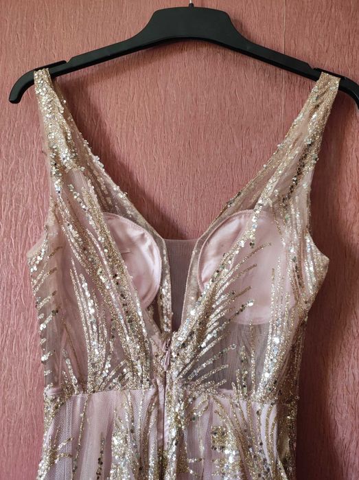 Бална рокля, носена само веднъж в перфектно състояние