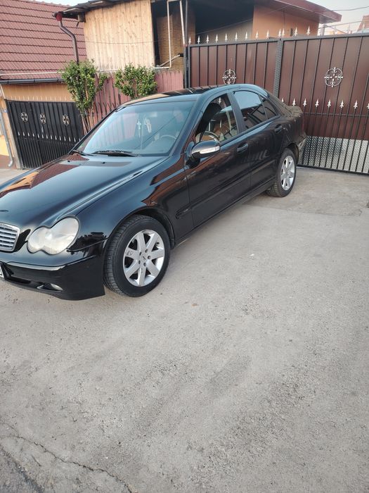 Vând Mercedes-Benz in stare foarte buna de funcționare