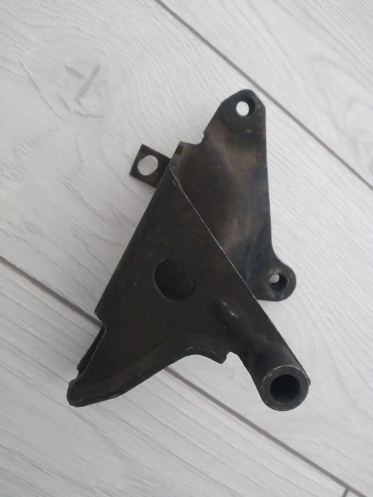 Кронштейн на фольксваген венто