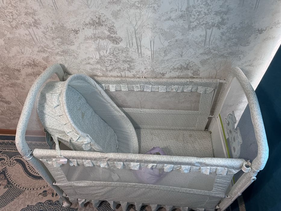 Детскии манеж передвижнои с калесами