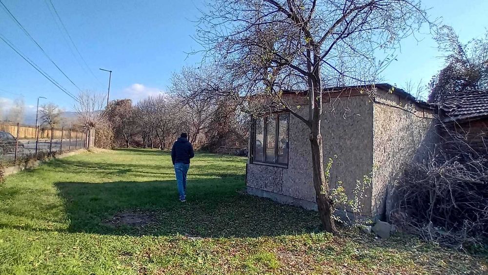 Дава се под наем Парцел в Перник, Изток - 760 кв.м за 509.49 € - Снимка #2