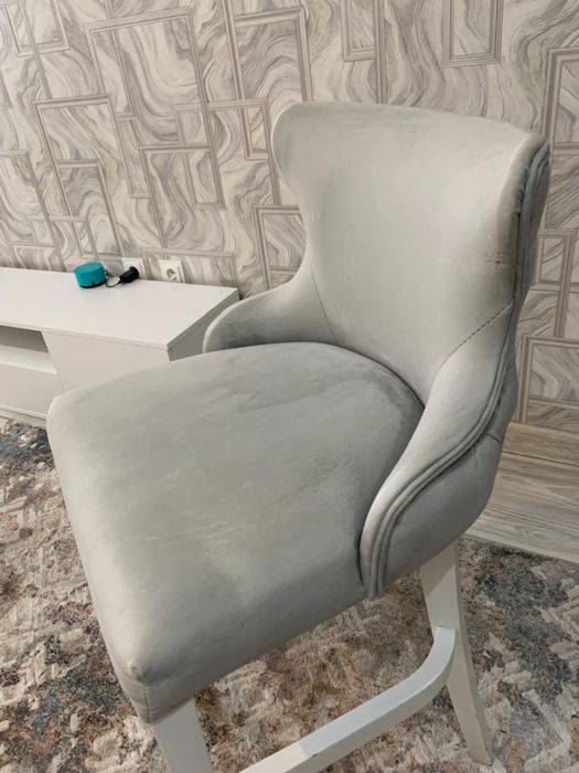 Продаются два барных кресла высокого типа