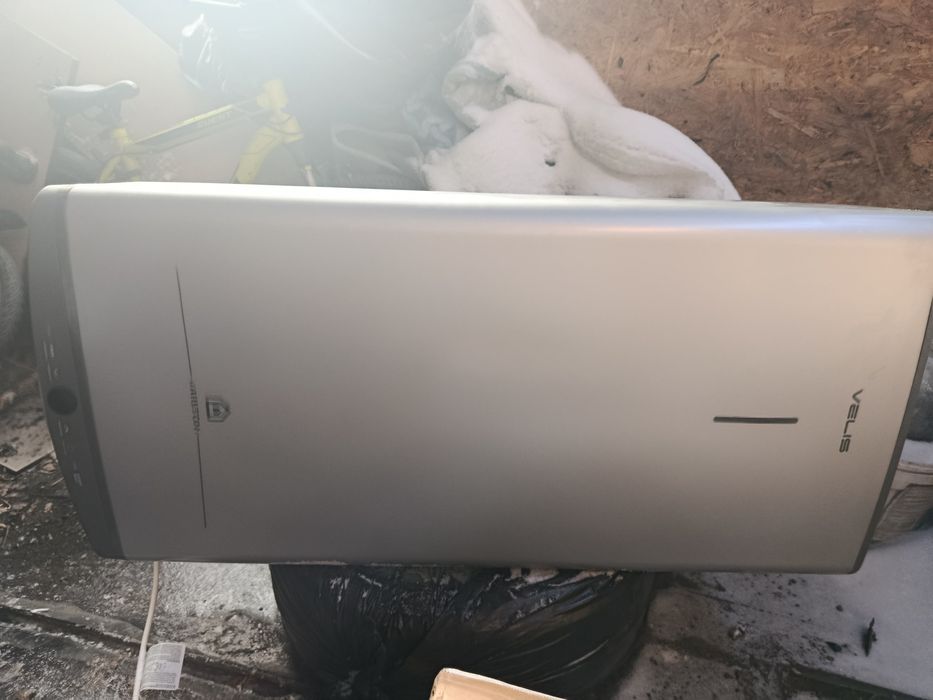 Титан продаю 80 литров