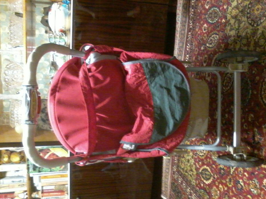 Детская коляска красная