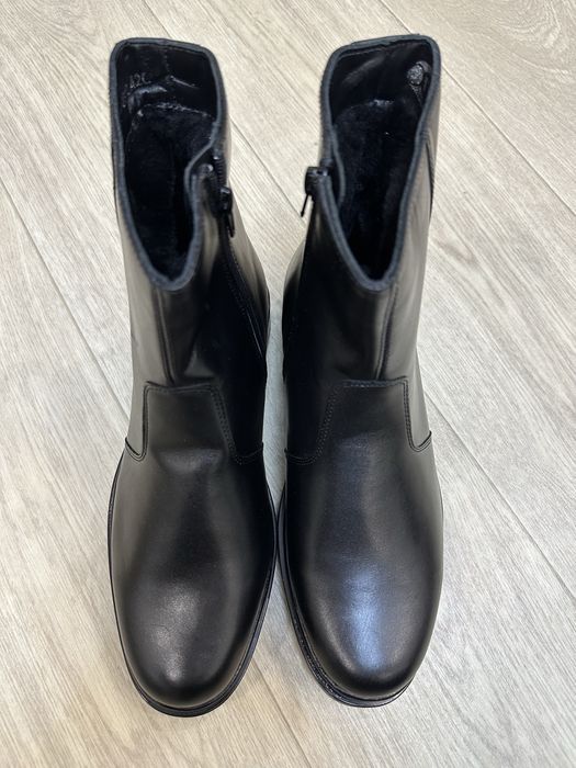 Продам зимние ботинки