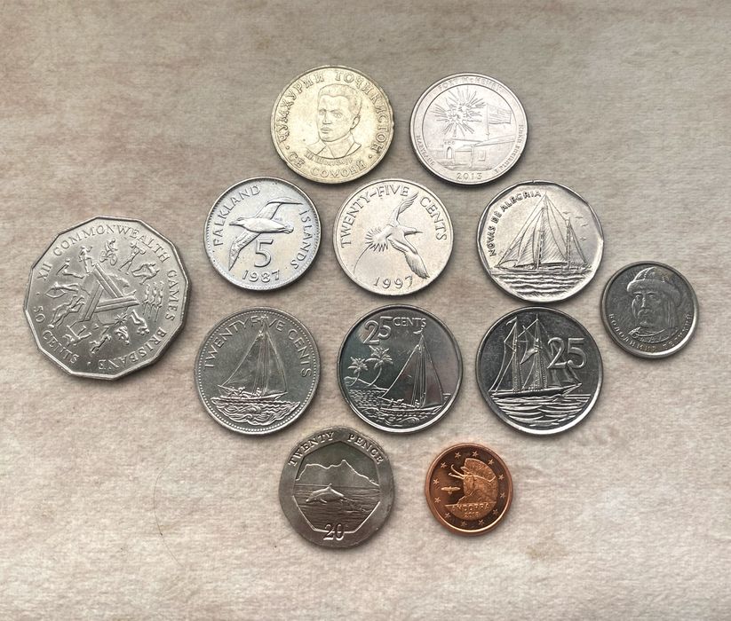 Монеты острова разные