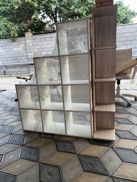 Маникюрные столы и стулья