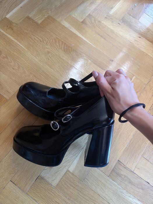 Черни токчета Bershka