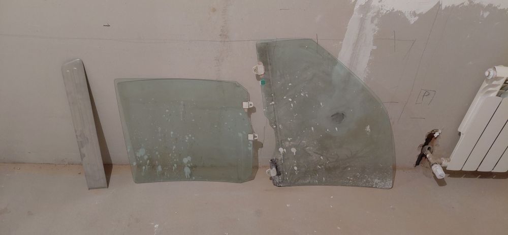 Продам стекла, и молдинг