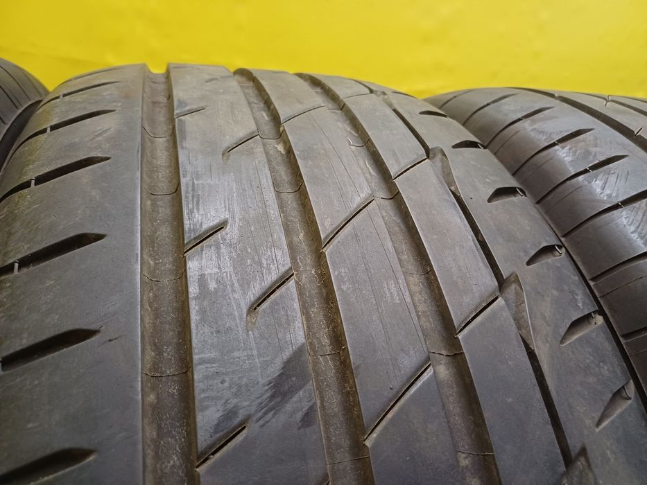 Шины 255/45 R18 Bridgestone комплект.