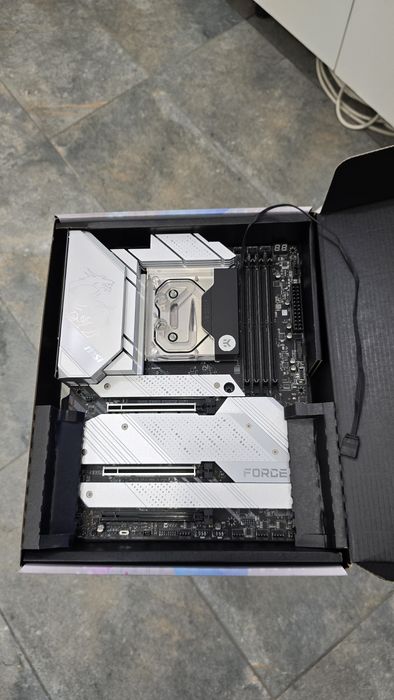 Placa de baza MSI Z690 FORCE, intel LGA1700, DDR5, WiFi