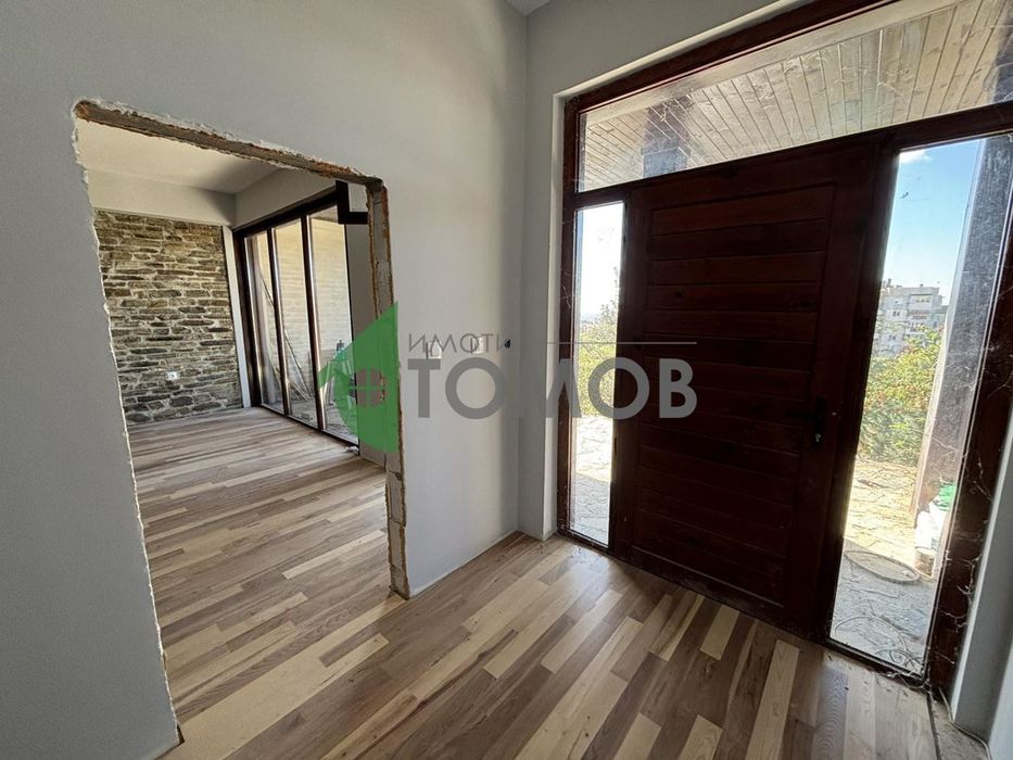 Луксозна еднофамилна къща в района на Железник