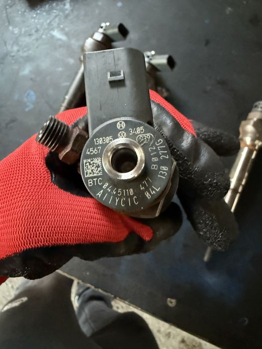 Injector,set injectoare vw,audi 1.6tdi\cod 04L130277G