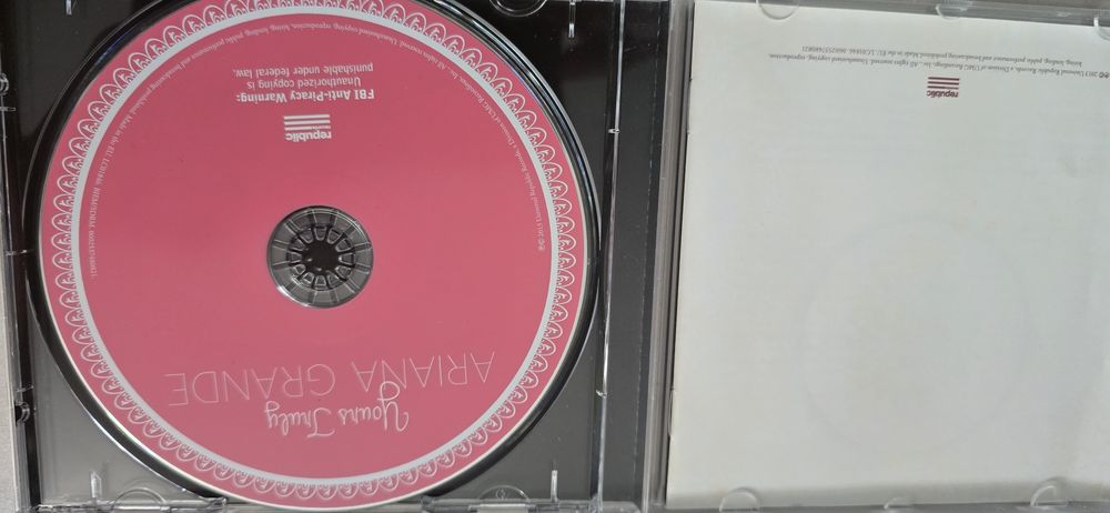 Ariana grande albume muzica cd
