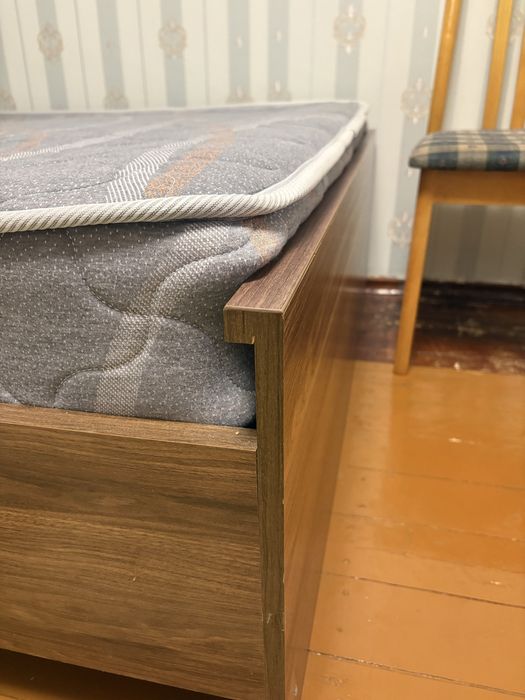 Кровать спальная